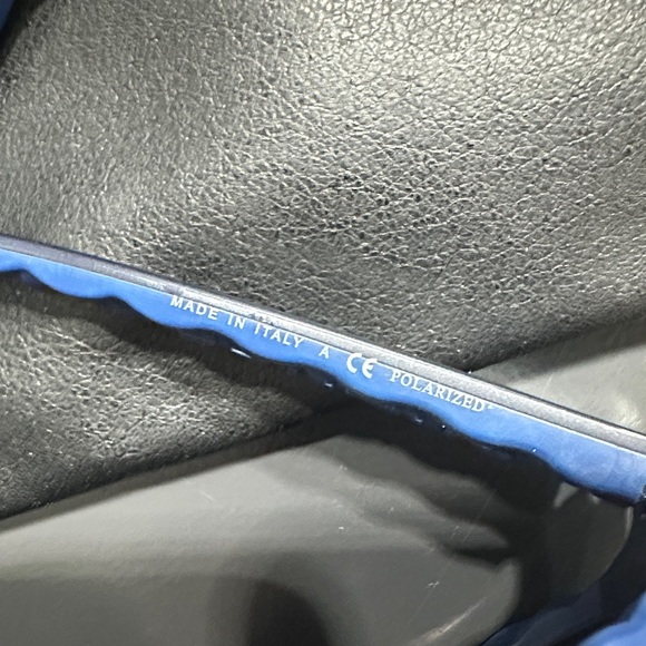 CHANEL Sunglasses in Navy Blue with Royal blue accents - Picture 7 of 8